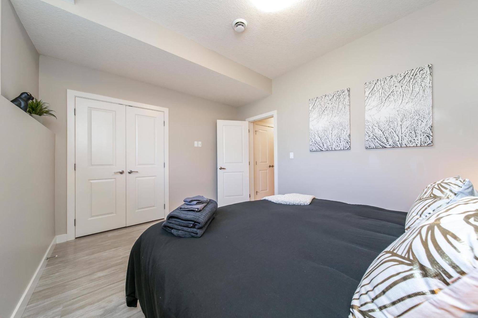 Executive Home - Long Stays Welcome - Garage Parking - Free Wifi & Netflix Edmonton Camera foto